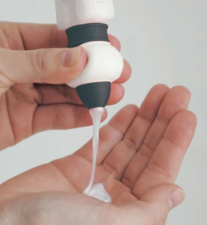 シャンプーの詰め替えをそのまま吊るすグッズのイメージ画像‗11-2