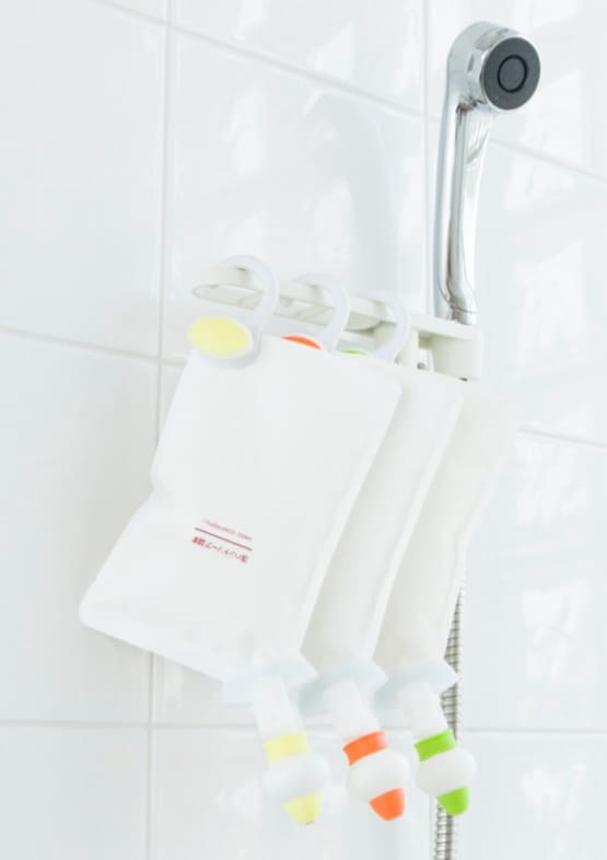 シャンプーの詰め替えをそのまま吊るすグッズのイメージ画像‗14-2