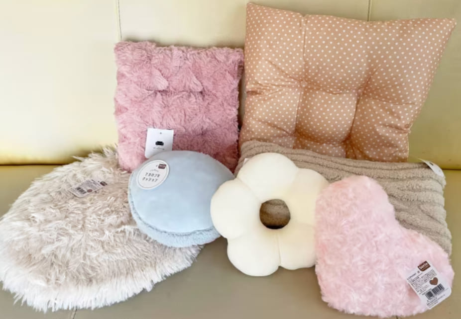 セリアのクッションの画像