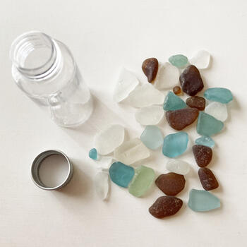 アトリエ阿友美の小粒シーグラス入りミニボトルの画像