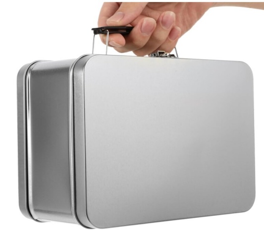 HOLIDYOYOのブリキ缶の画像